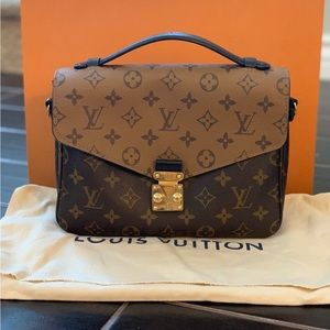 Louis Vuitton Pochette Metis Reverse